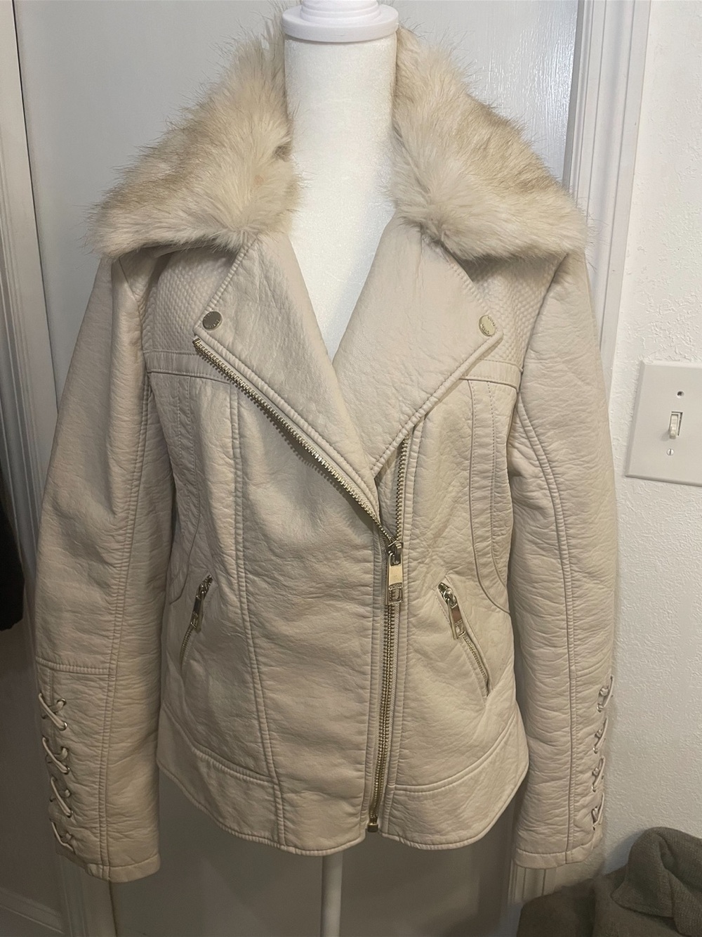GUESS Womens Large Ivory Faux Leather Moto Jacket Faux Fur Collar Lace-Up Sleeve